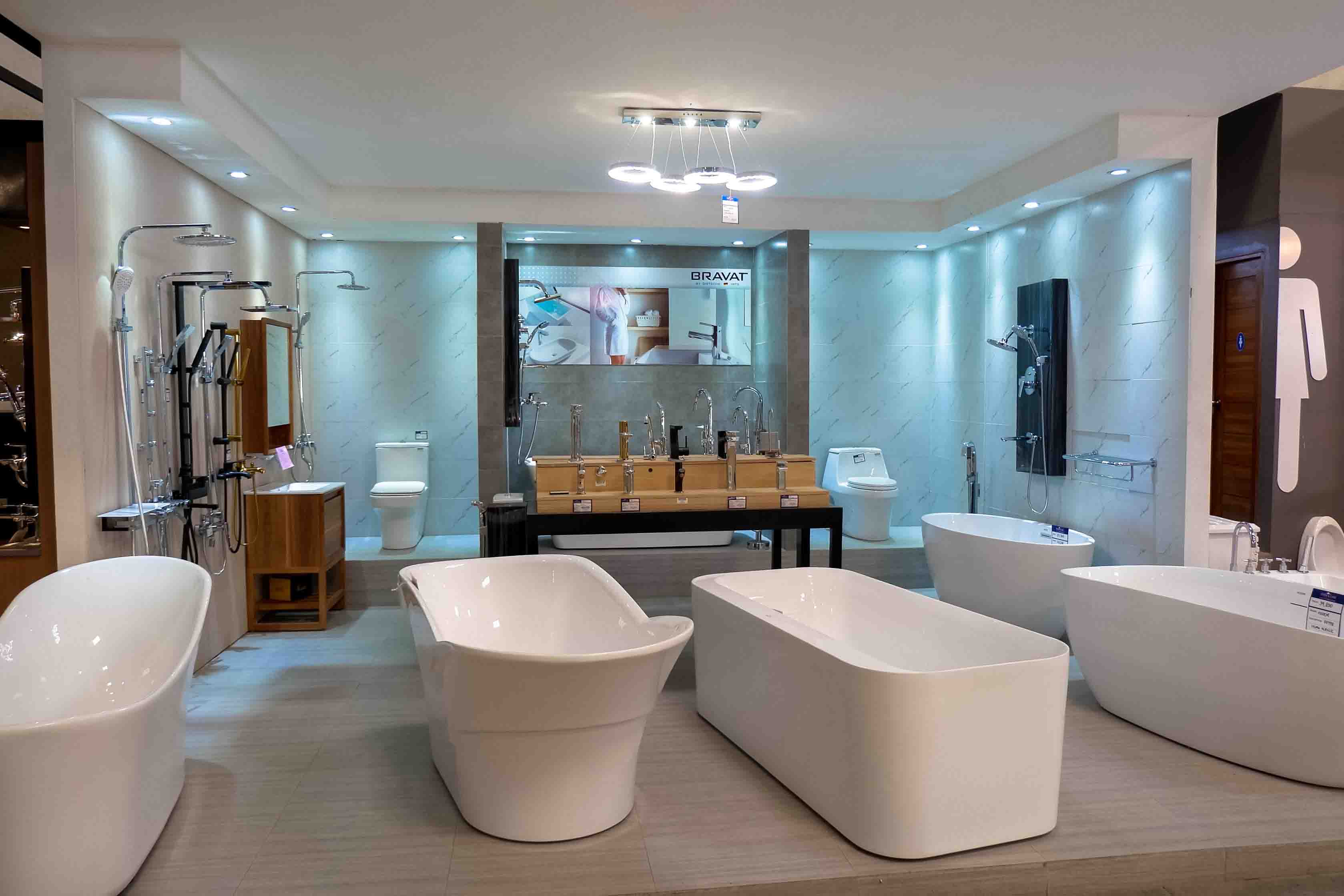 bathroom bathub